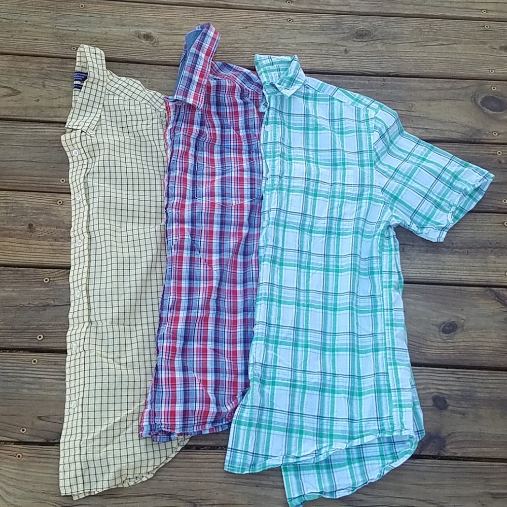 Bundle of 3 casual button down shirts size Medium